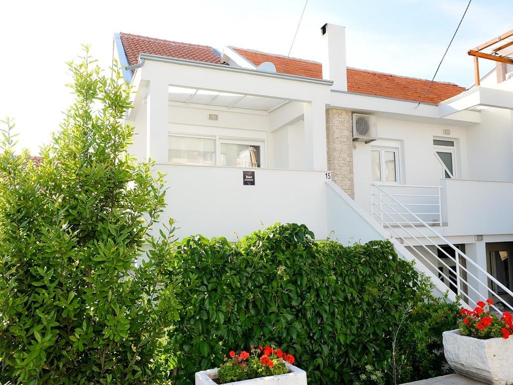 Apartments Juraj Petrcane Exterior foto